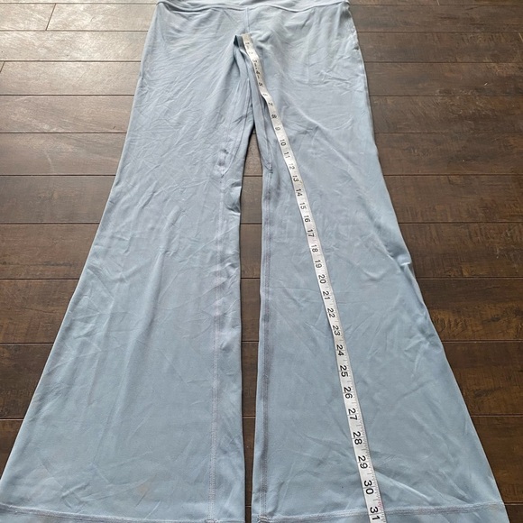 Lululemon Align Low Rise flared in Chamray - Picture 8 of 14
